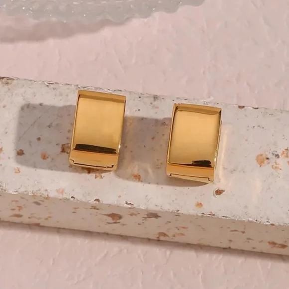 New Minimalist Square 18k Gold Huggies Earring, NICE EARRINGS, CUTE EARRINGS - Picture 4 of 7